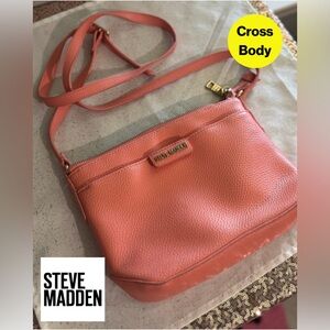 2/for $20 🪩 STEVE MADDEN Coral Peach Crossbody Bag with Adjustable Strap, Gold
